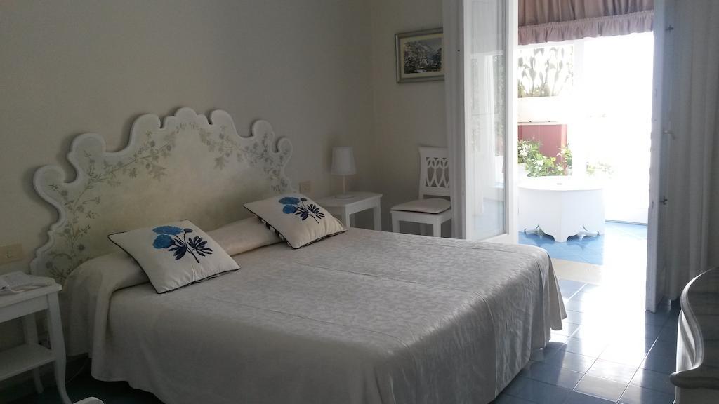 Villa La Tartana Positano Room photo